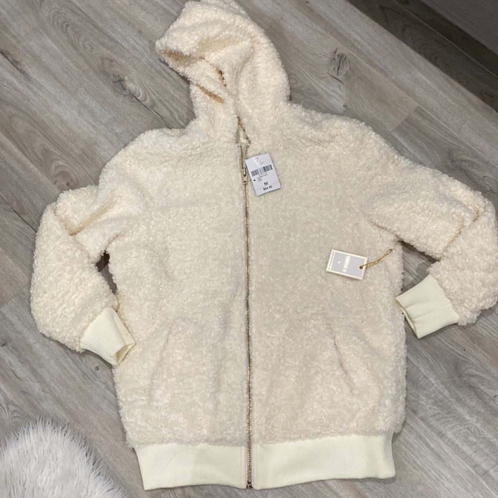Forever 21 faux Sherpa jacket. Size medium. Super cozy. With front pockets